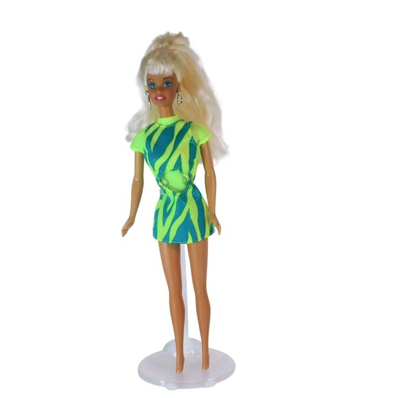 Vintage Movin' Groovin' Barbie Fashion Doll 1997 Mattel 17714 - Picture 1 of 7